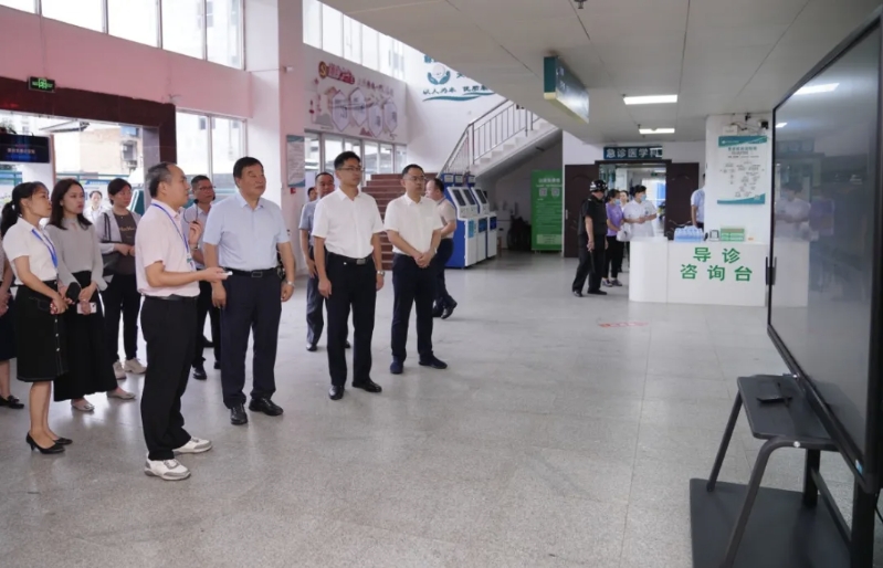 梁万年率变态视频团队赴上思县调研指导国家基层卫生健康综合试验区建设工作